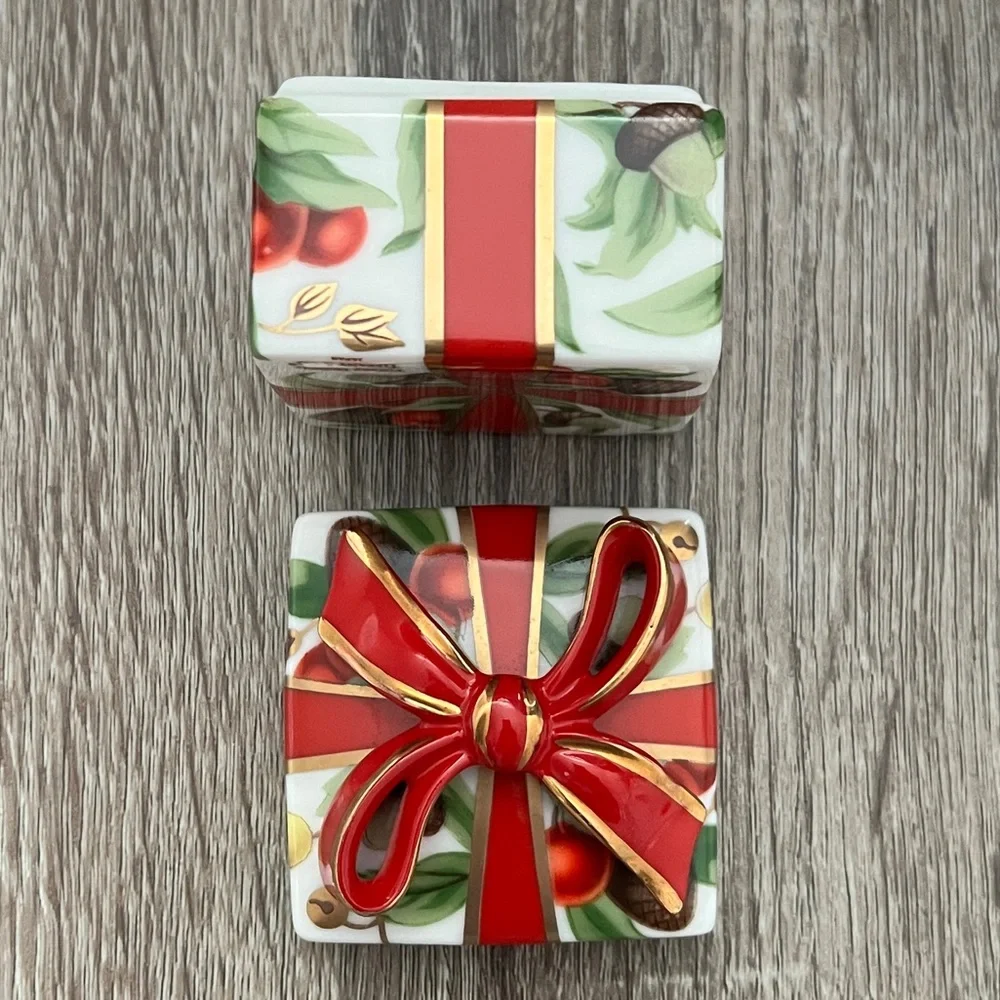 Holiday‎ trinket box